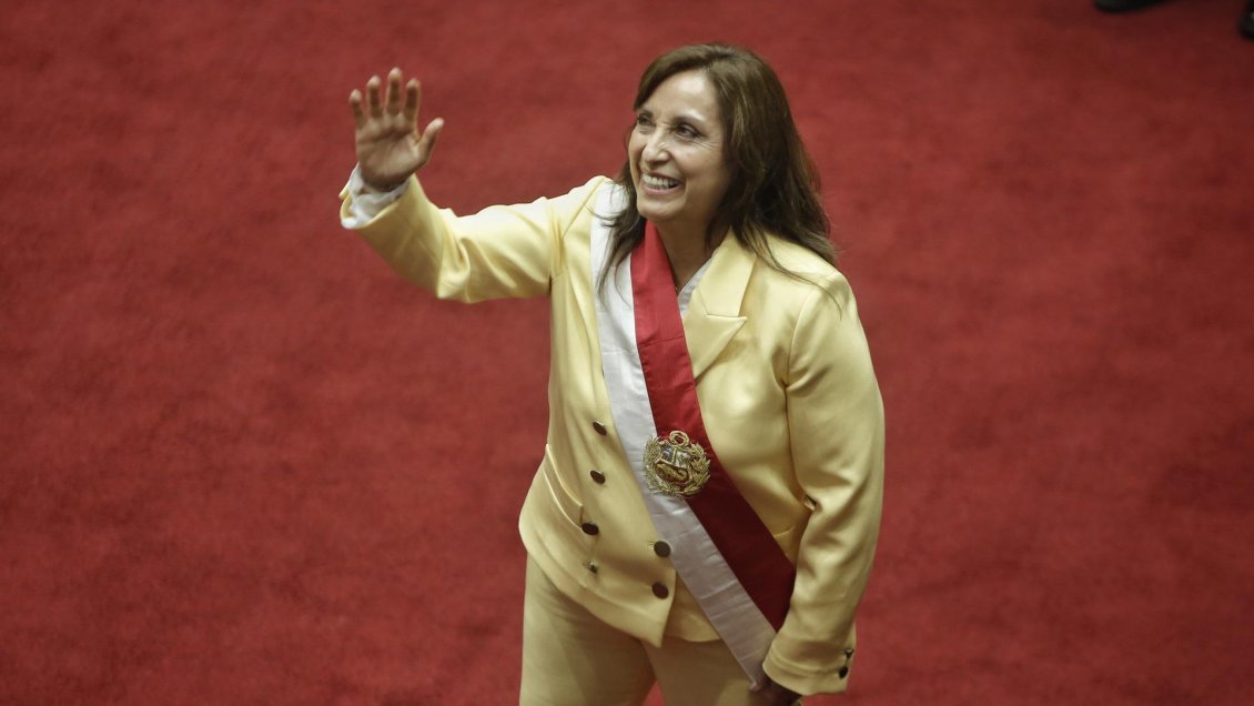 Quién Es Dina Boluarte, La Primera Mujer En Llegar A La Presidencia De ...