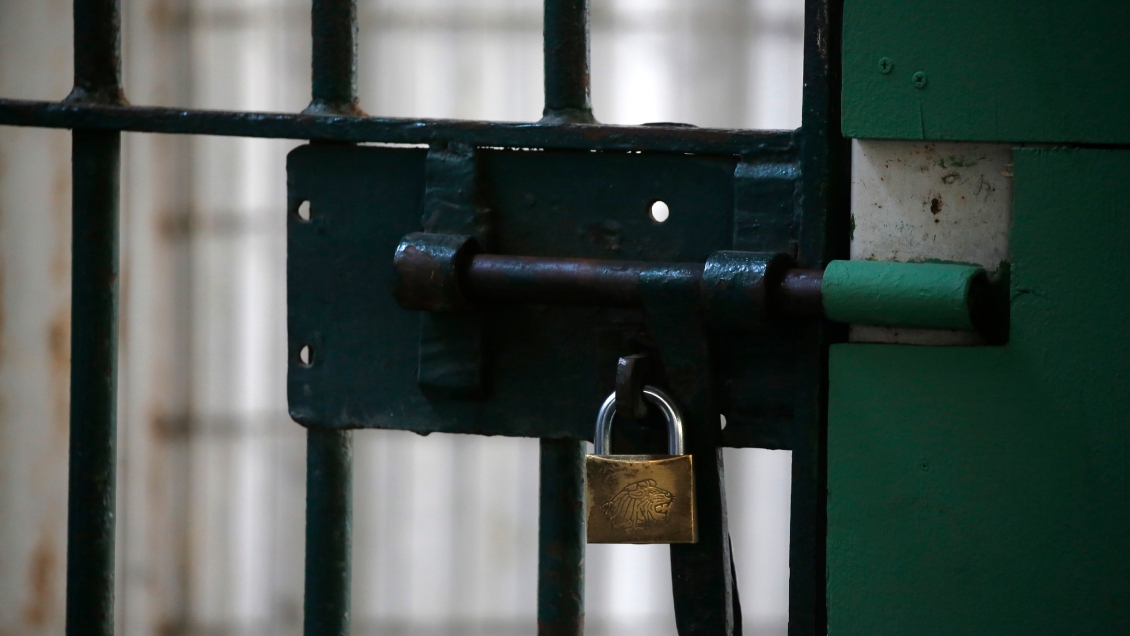 Gendarmes incautaron trozo de madera que contenía celulares y marihuana en cárcel de Ancud