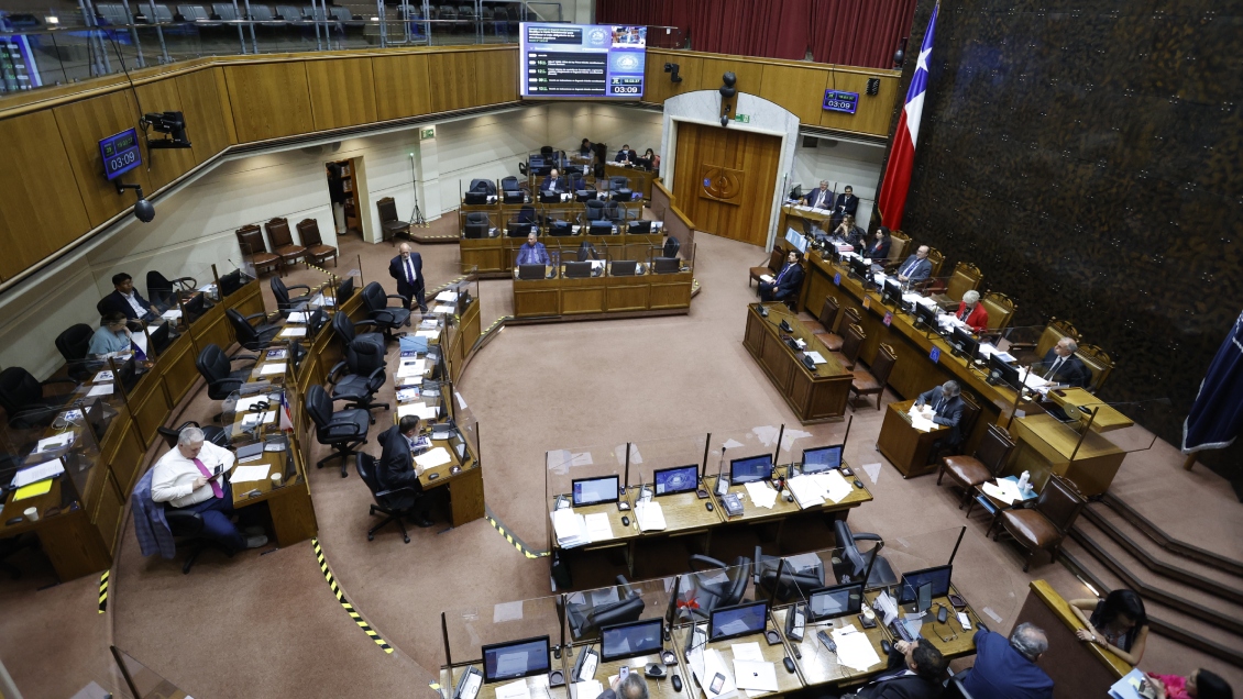 Senadores y gasto del dinero de traslación: Hasta un millón en combustible al mes y arriendos de autos por 3,5 millones