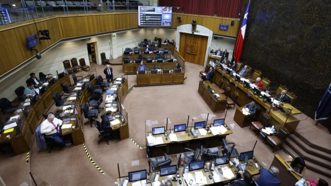 Senadores y gasto del dinero de traslación: Hasta un millón en combustible al mes y arriendos de autos por 3,5 millones