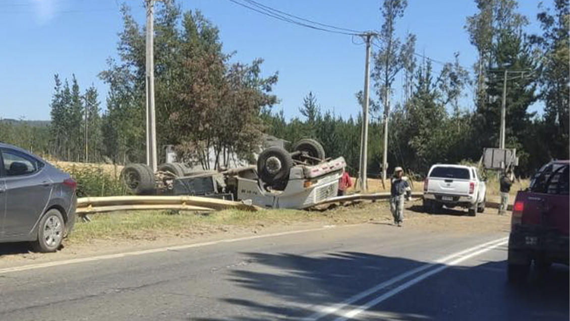 Volcamiento de camión dejó dos víctimas fatales en el Maule