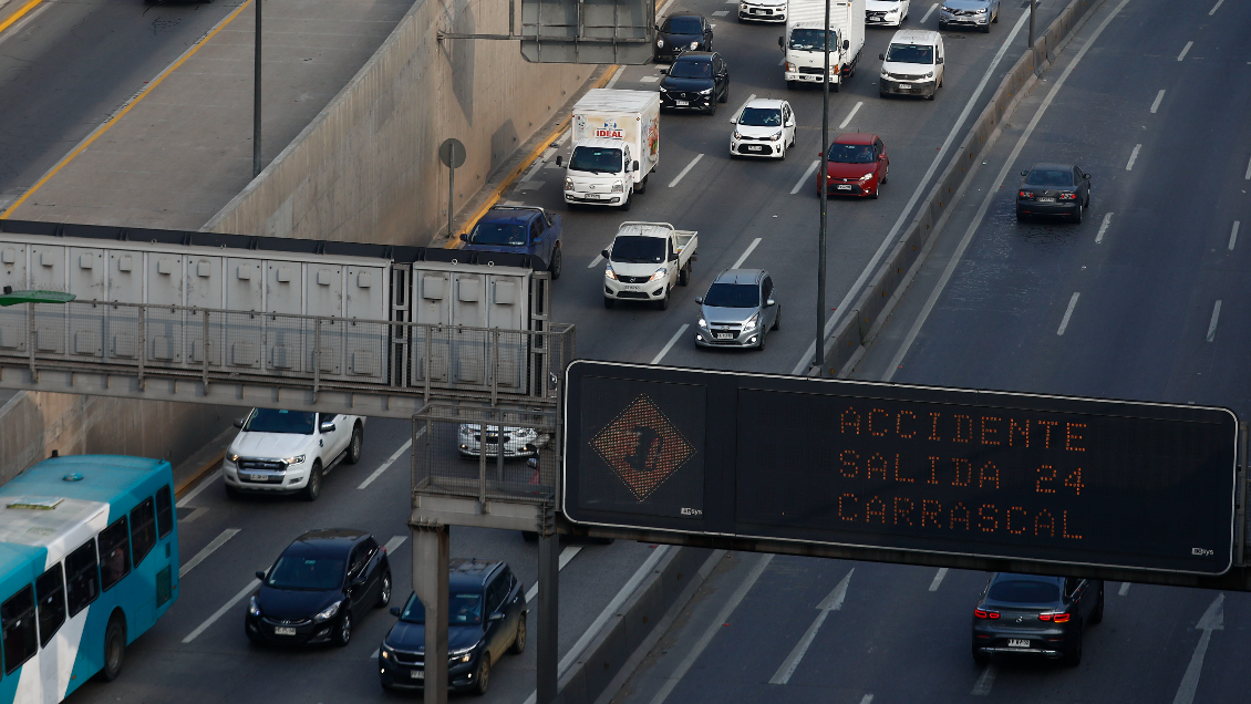 MOP se reúne con concesionarias para tratar el inminente alza en el precio en los peajes