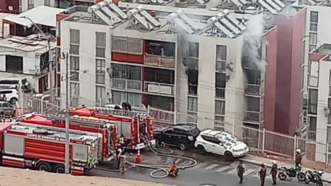 Hombre fue rescatado de incendio en Iquique: estaba maniatado