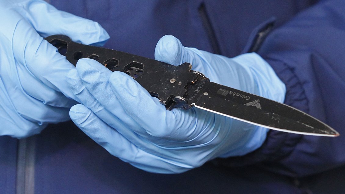 Prestamista atacó con un cuchillo a deudor en Coyhaique