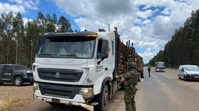 Carabineros resultaron heridos en presunta emboscada en Victoria