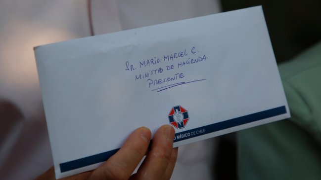 Gremios dejaron carta a ministro Marcel exigiendo su incorporación en el reajuste del 12%