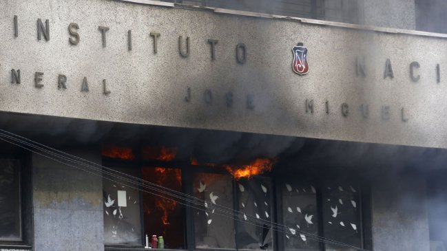 Alessandri propone cerrar el Instituto Nacional dos años para 