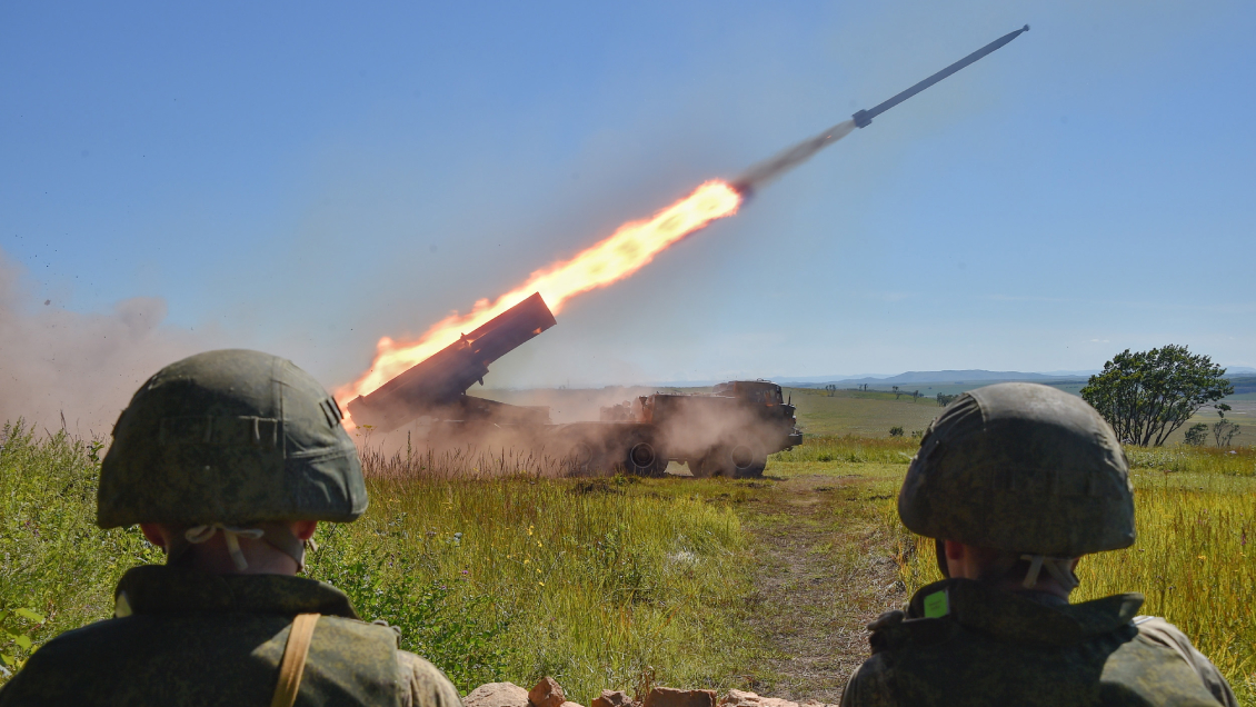 Japón deja atrás el pacifismo y aprueba su mayor rearme desde la Segunda Guerra Mundial