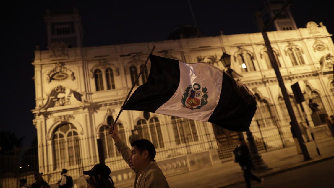 Gobierno de Perú dicta toque de queda en provincia donde murieron 9 personas