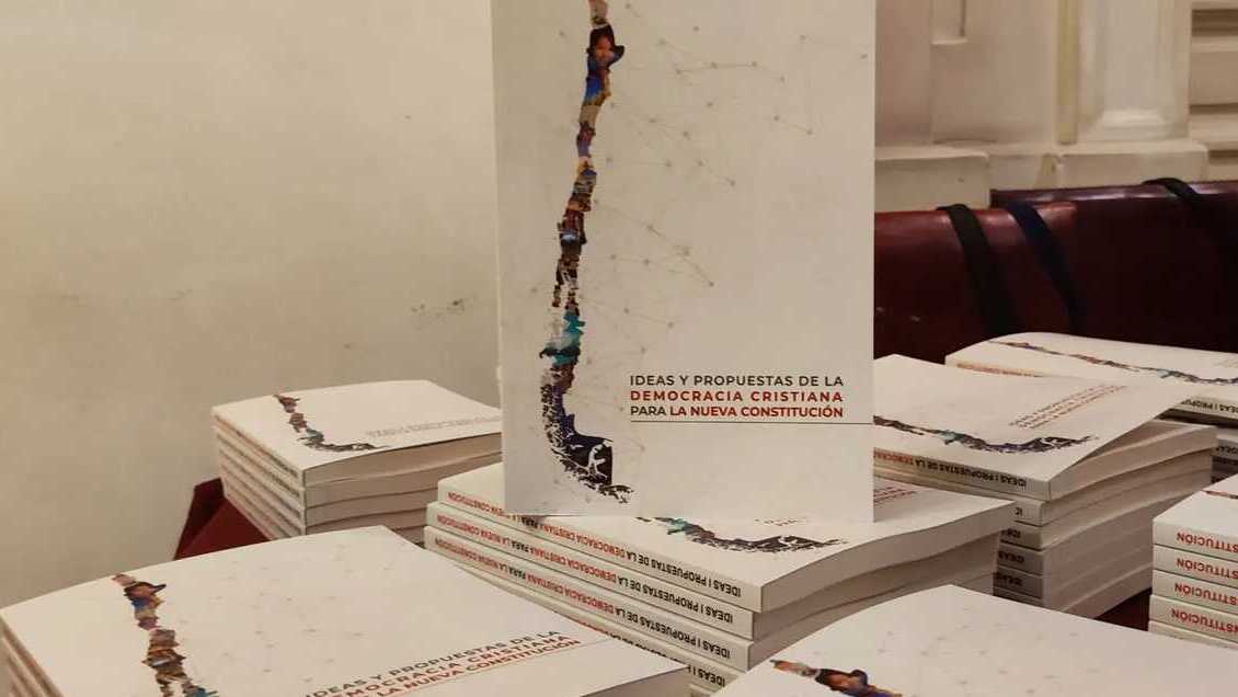 Democracia Cristiana lanzó libro con ideas y propuestas para una nueva Constitución
