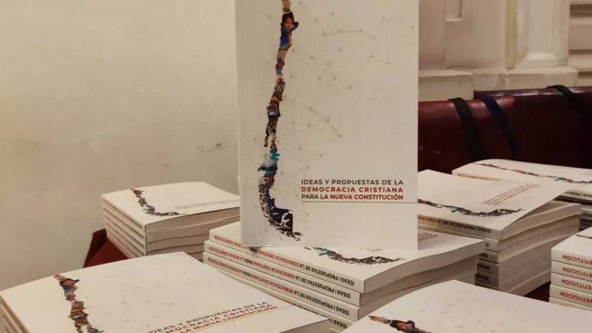 Democracia Cristiana lanzó libro con ideas y propuestas para una nueva Constitución