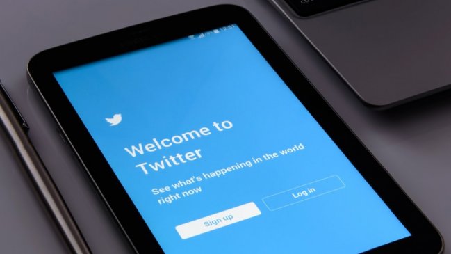 Experto: La dinámica beligerante y violenta de Twitter genera sentido de pertenencia y adicción