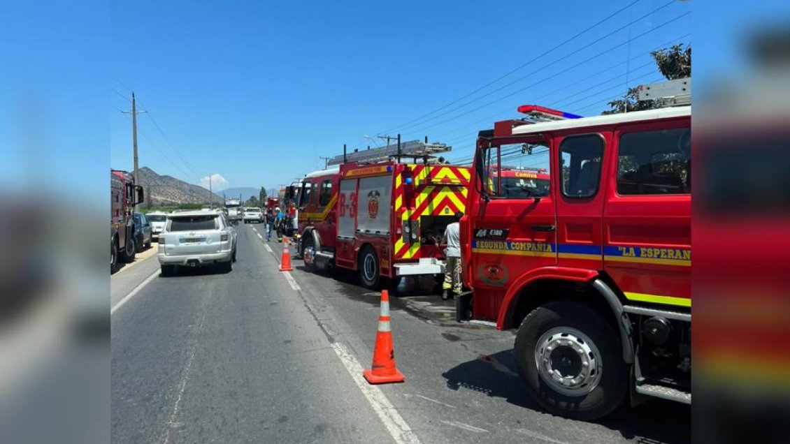 Incendio deja una casa afectada y dos bomberos lesionados en Peumo