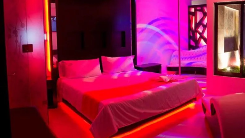 Motel funó a pareja que se robó las sábanas: 