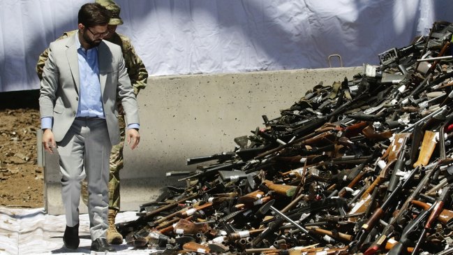 Presidente Boric inspeccionó la destrucción de más de 17.000 armas de fuego