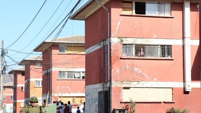 Carabineros encabezó desalojo pacífico de blocks ocupados ilegalmente en Talca