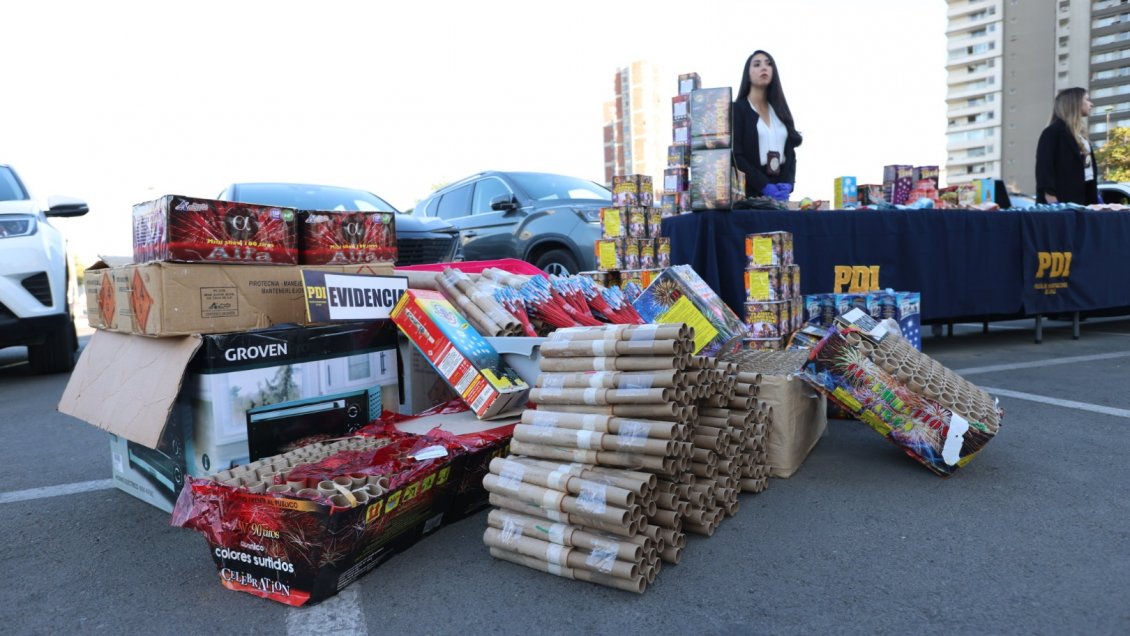 PDI culminó incautación de fuegos artificiales en Meiggs: Avalúo supera los 1.500 millones