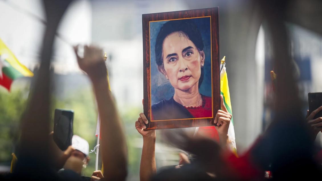 Tribunal militar birmano condena a la derrocada Suu Kyi a 7 años de cárcel