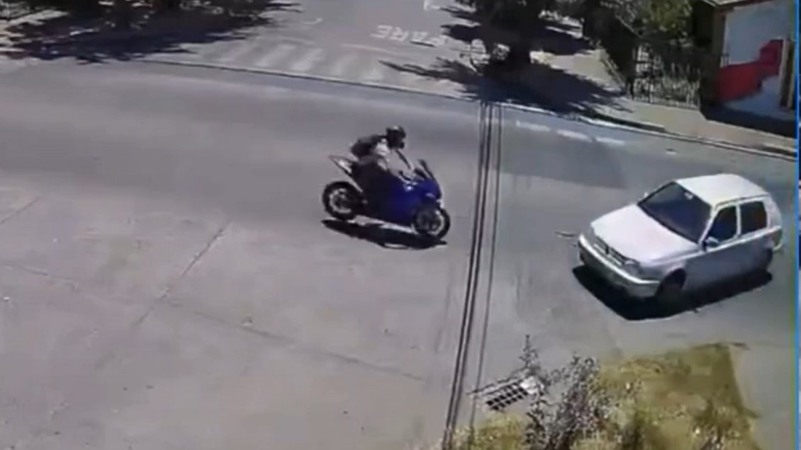 Motorista muere tras ser impactado por automóvil en Curicó