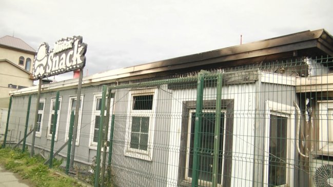 Incendio dejó pérdidas millonarias en local comercial en Punta Arenas