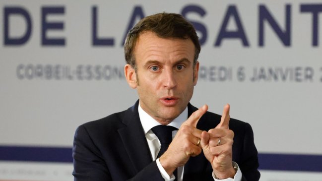 Macron quiere subir la edad de jubilación contra los sindicatos y la opinión