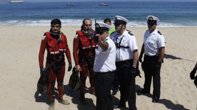 Hombre murió en playa de Valparaíso: Se investiga una posible inmersión
