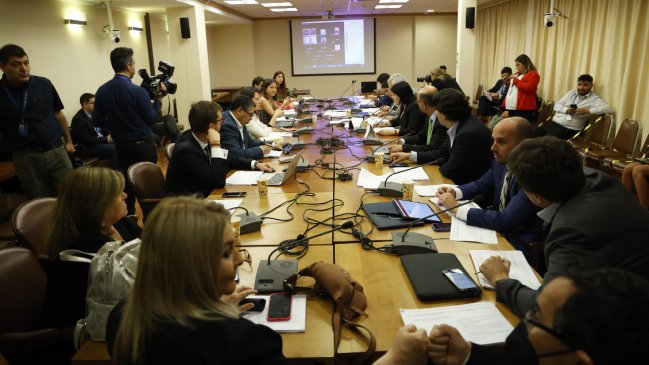 Comisión de Constitución de la Cámara aprobó en general reforma que habilita el proceso constituyente