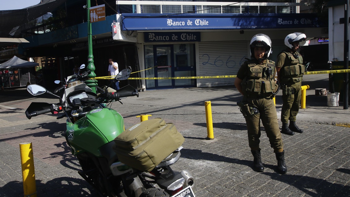 Delincuentes robaron cerca de tres millones a cliente afuera de un banco de Recoleta