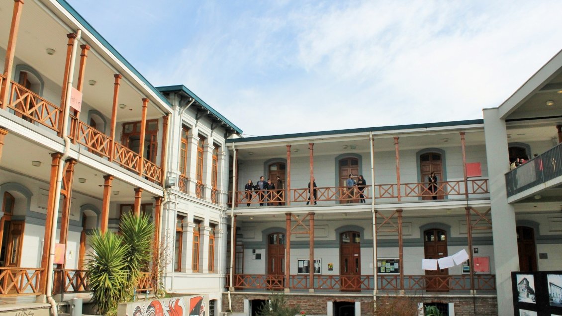 Exrector del Liceo de Aplicación demandó al municipio de Santiago