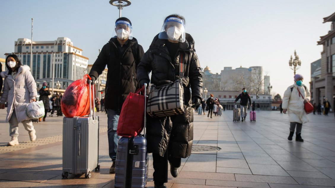 Imágenes por satélite muestran multitudes en los crematorios chinos por covid