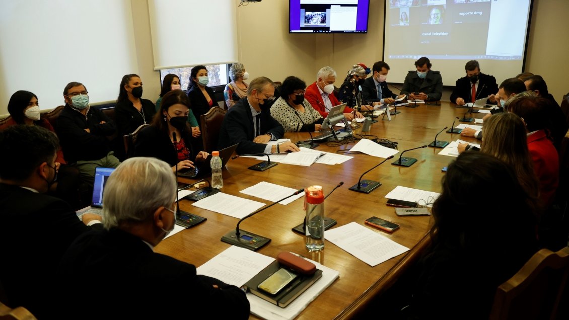 Diputado republicano retiró moción de censura contra presidenta de la Comisión de DDHH