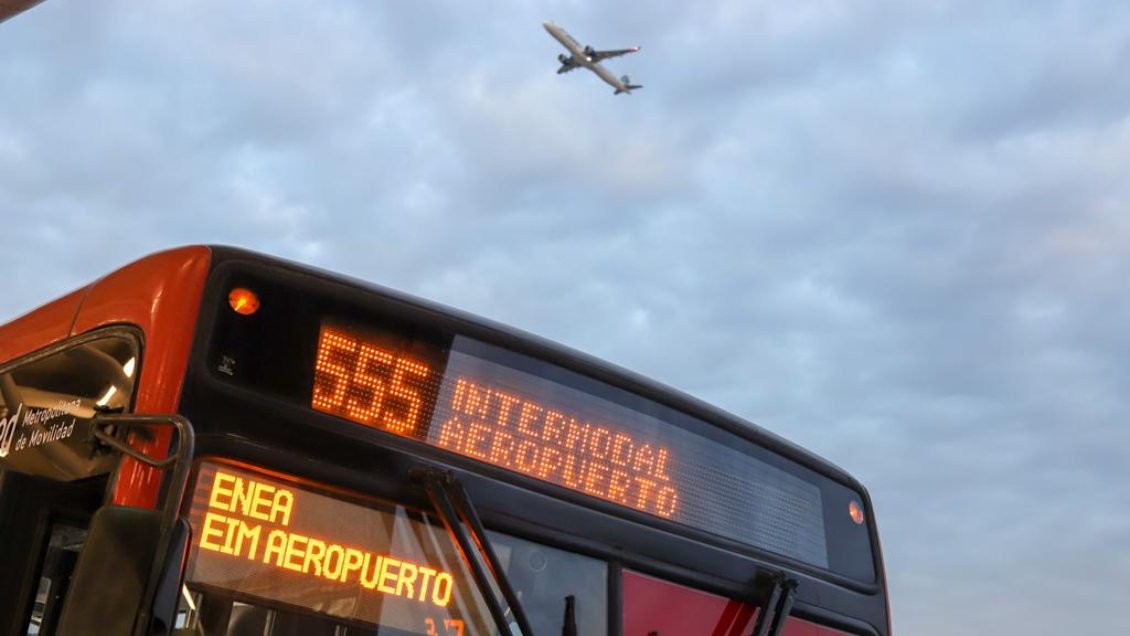Recorrido 555 que llega al Aeropuerto de Santiago comienza a operar este sábado