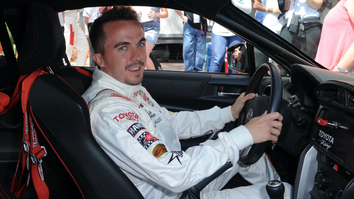 Frankie Muniz se convierte en piloto NASCAR a tiempo completo