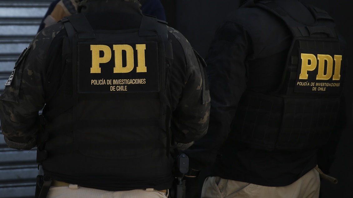 Dos detectives fueron acusados de violar a una mujer en Colina: La PDI los suspendió