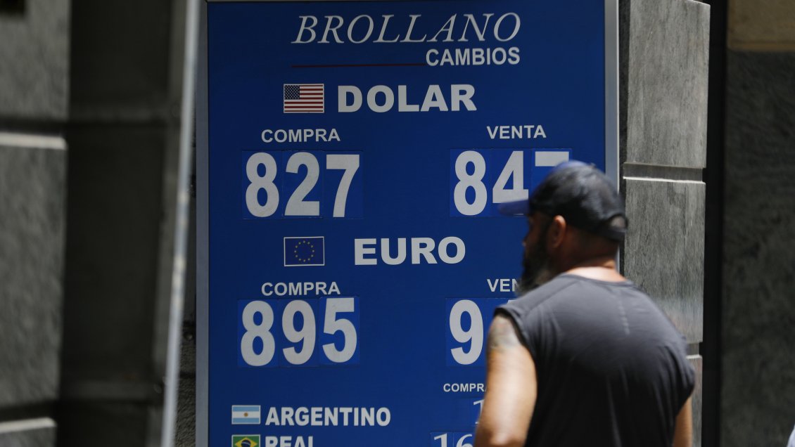 El dólar cayó hasta los 817 pesos y el cobre cerró la semana con buena racha