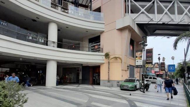 Delincuentes armados asaltaron tienda electrónica en Mall Marina de Viña del Mar