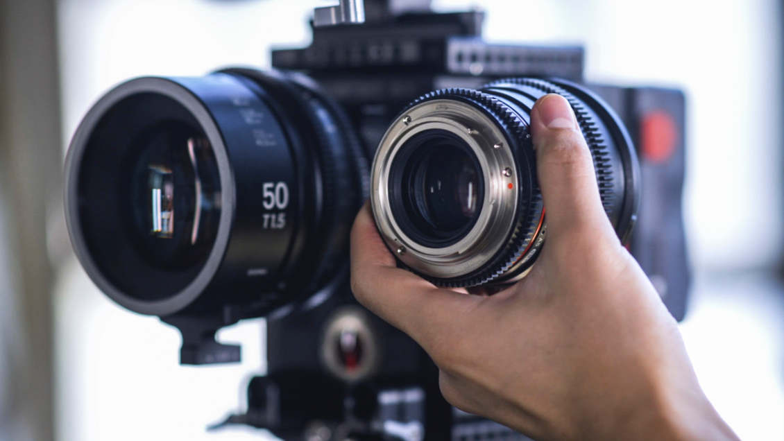 Oficial de policía es suspendido por llevar doble vida: También era actor porno