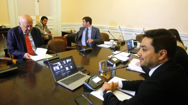 Viera-Gallo inició la defensa de Ríos: Reprochar los indultos por falta de fundamento no amerita una acusación