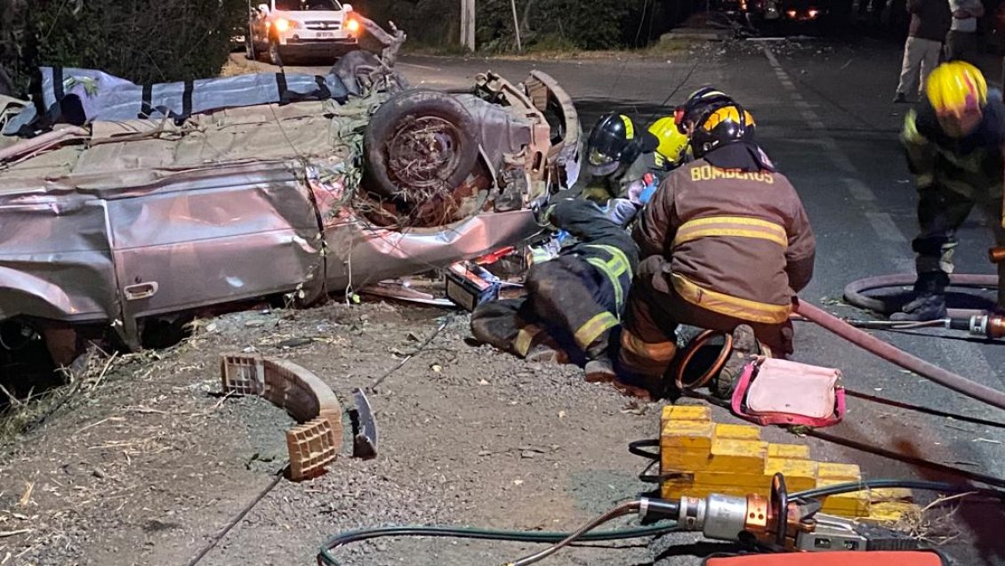Volcamiento en Linares dejó una fallecida y dos heridas de gravedad