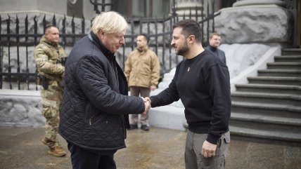  Boris Johnson visitó a Zelenski en Kiev y pidió que se le entreguen las herramientas para que gane la guerra  