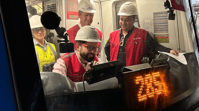 Metro hizo primera prueba en extensión de Línea 2 y Presidente estudia llevarlo 