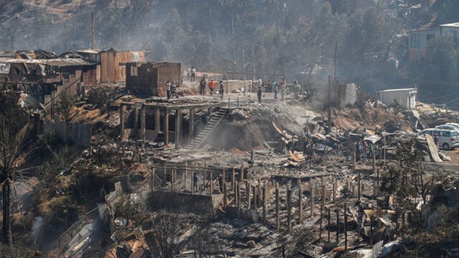   Megaincendio de Viña: Gobierno liga demora en entrega de viviendas de emergencia a la 