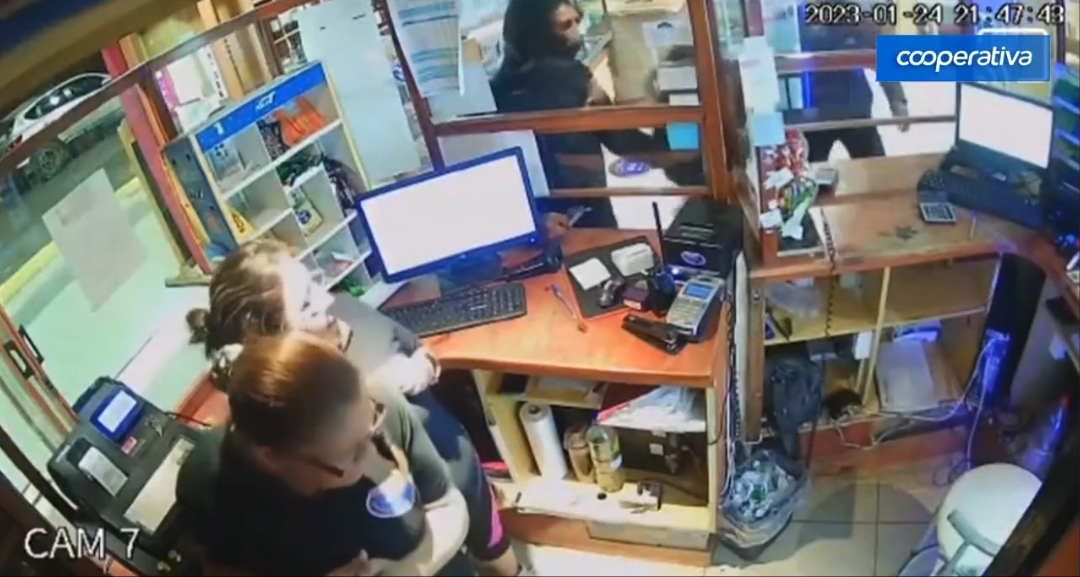 Panadería, local de sushi y local WOM asolados por delincuentes en Iquique y Alto Hospicio