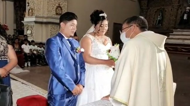  Novio asegura que se está casando obligado en plena ceremonia y se hace viral  