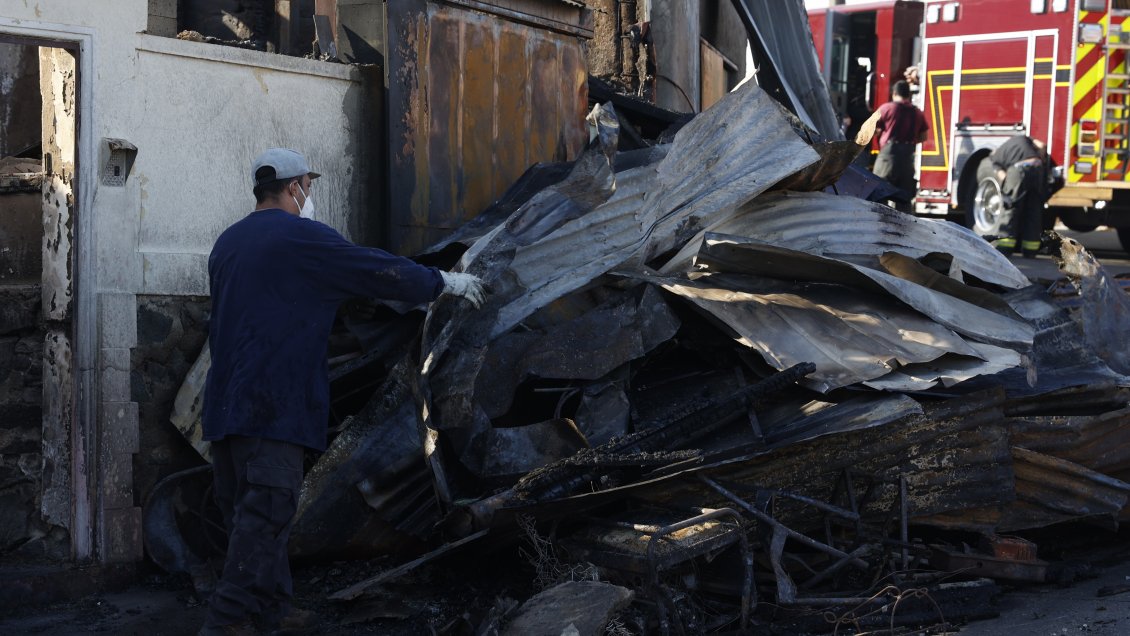 Incendio afectó a 18 casas en el cerro San Roque de Valparaíso