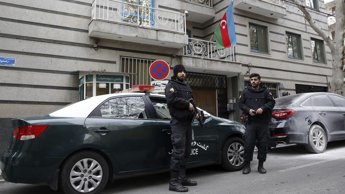 Ataque armado a la embajada azerbaiyana en Irán deja al menos un muerto