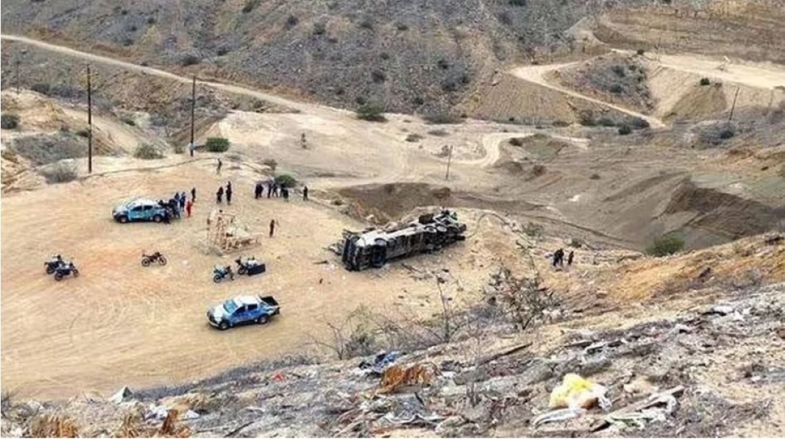 Al menos 20 muertos en el norte de Perú tras caída de autobús por precipicio