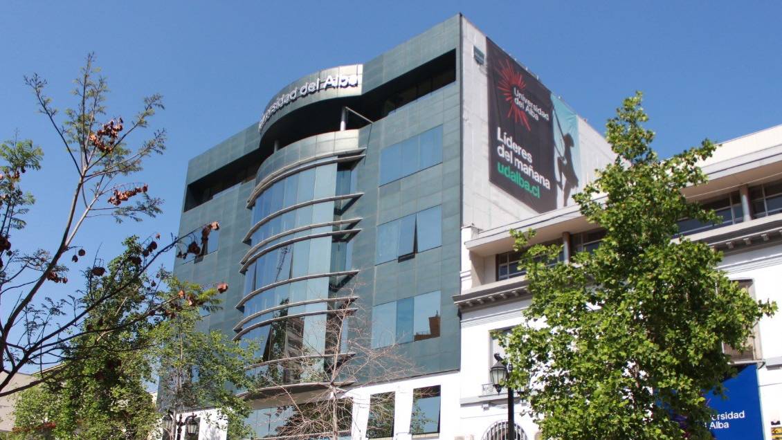 Universidad del Alba revirtió su situación financiera y escapó de la quiebra