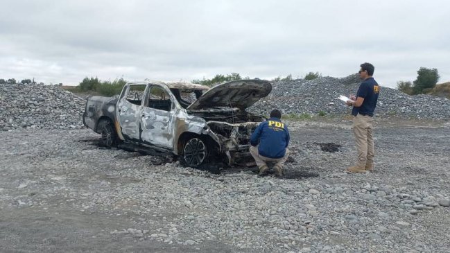 Ataque incendiario en una planta de áridos dejó una oficina, maquinaria y automóviles quemados