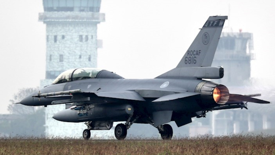 Biden descartó enviar aviones de combate F-16 a Ucrania